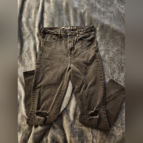 American Eagle Deconstructed Jeans - Picture 2 of 6